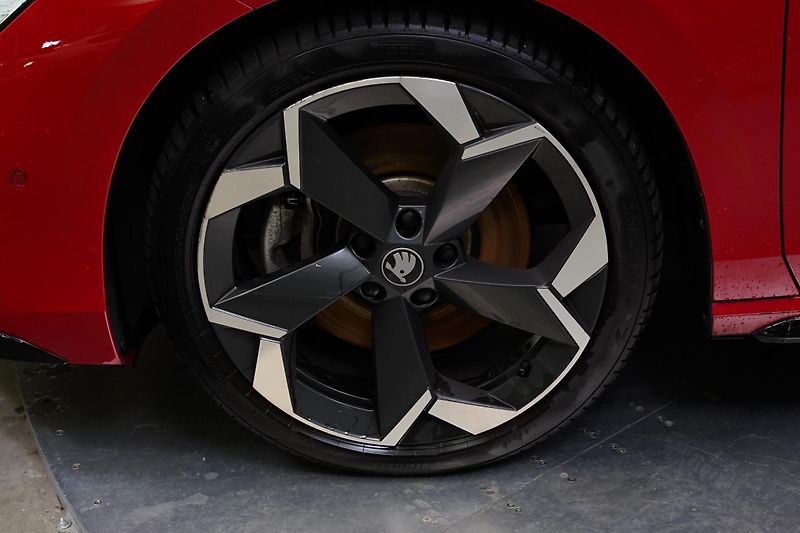 Škoda Superb - fotka 10 z 25