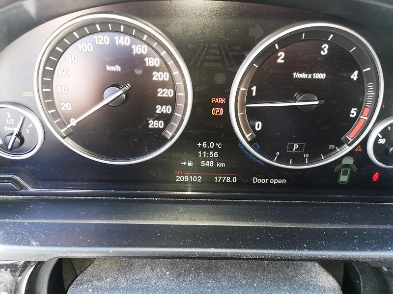 BMW Řada 5 530D XDRIVE TOURING F11 190kW - fotka 33 z 40