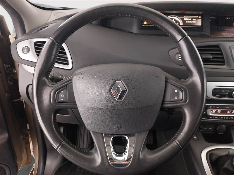 Renault Grand Scénic (2016) Limited 1.2 TCe, Navi - fotka 17 z 20
