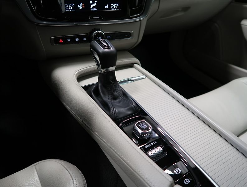 Volvo S90 2,0 D5 AWD INSCRIPTION - fotka 34 z 54