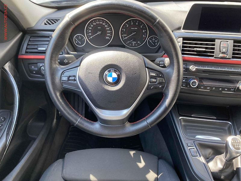 BMW Řada 3 (2012) 2.0i 320i, AC, navi, park - fotka 11 z 19