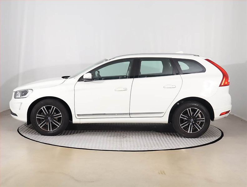 Volvo XC60 (2017) D4, Automat, Kůže, Navi - fotka 3 z 19