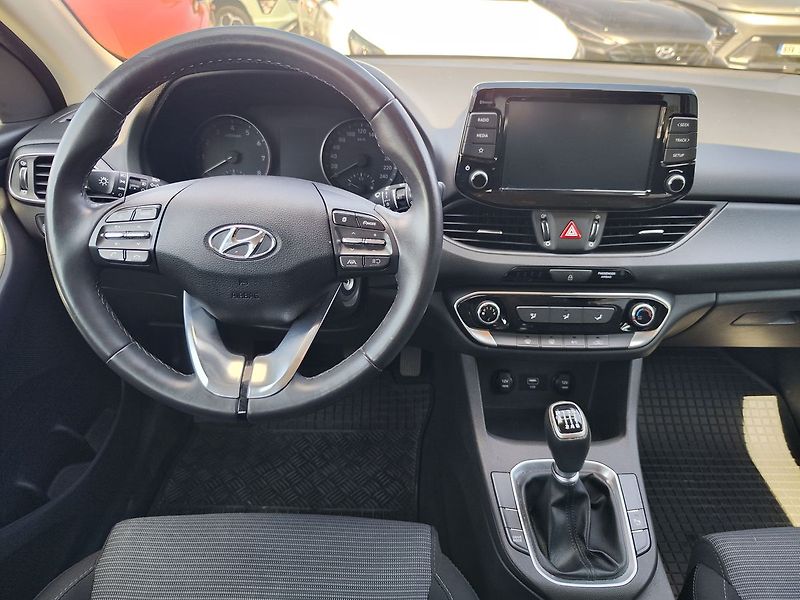 Hyundai i30 1.5 T-GDI/118kW Comfort - fotka 12 z 32