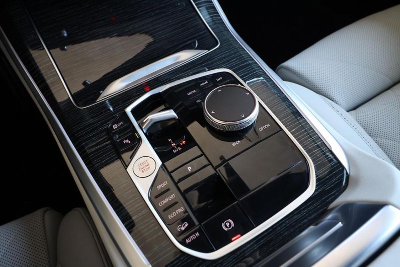 BMW X5 xDrive30d - fotka 13 z 35