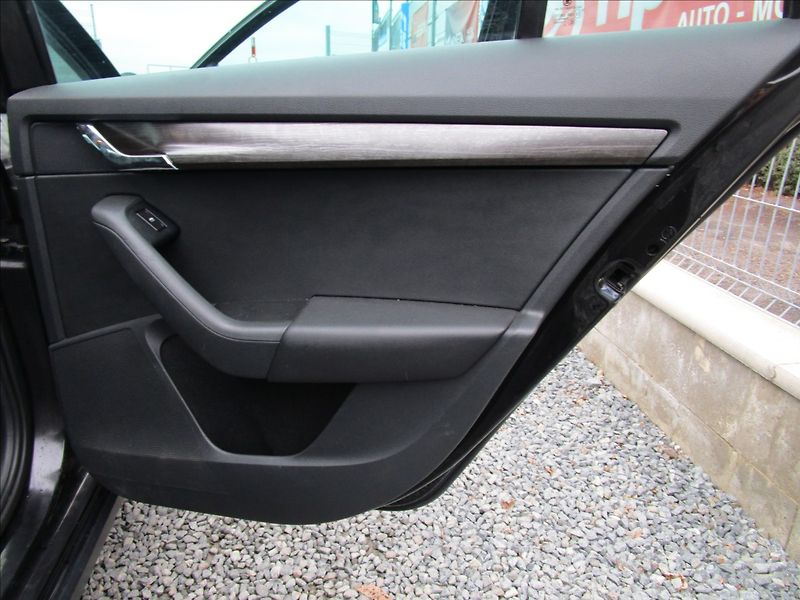 Škoda Octavia Combi 2.0TDi DSG, Scout - fotka 26 z 41