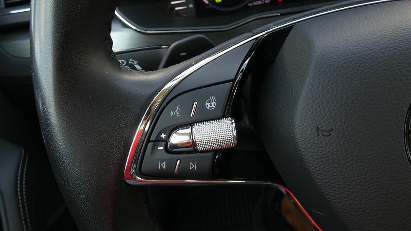 Škoda Superb Combi 2,0 TDI DSG Style - fotka 12 z 25