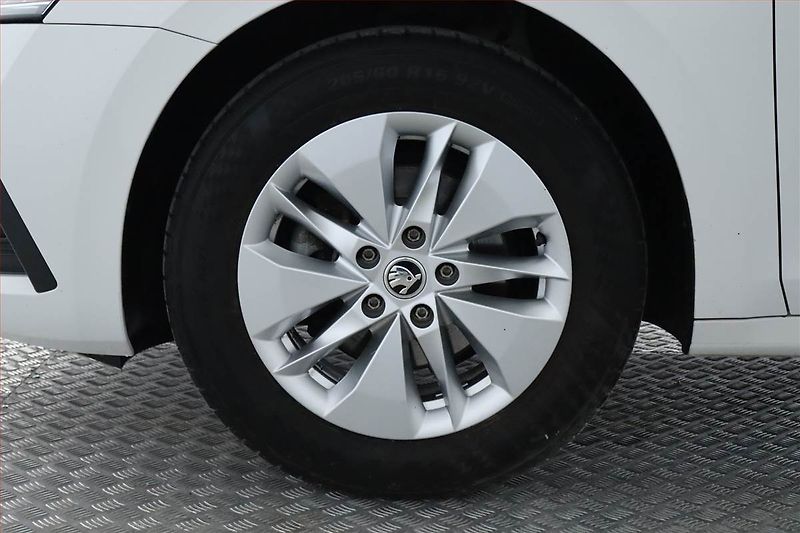 Škoda Octavia (2022) 1.0 TSI, Tempomat - fotka 15 z 25