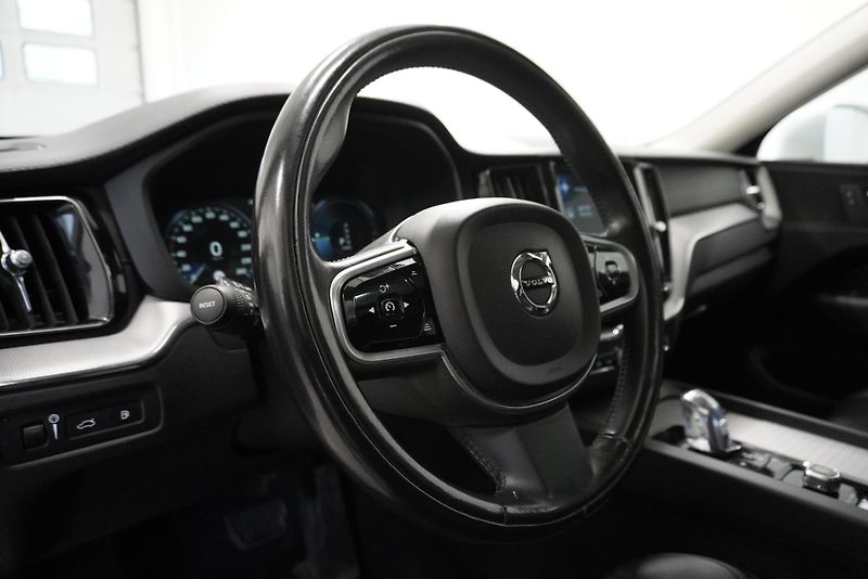 Volvo XC60  2,0 T8 TWIN ENGINE 4WD AUT. - fotka 16 z 33