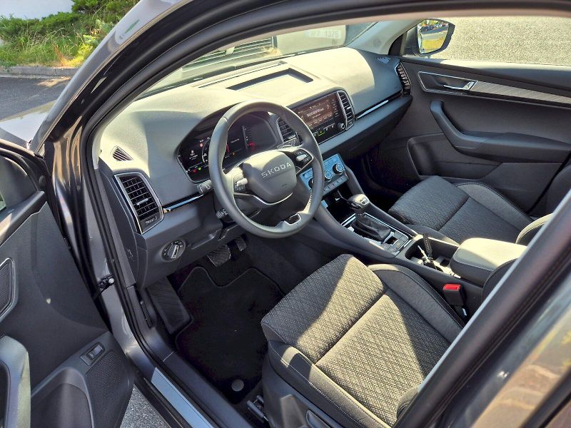 Škoda Karoq (2025) Top Selection 1.5 TSI 110 kW 7 - fotka 15 z 39
