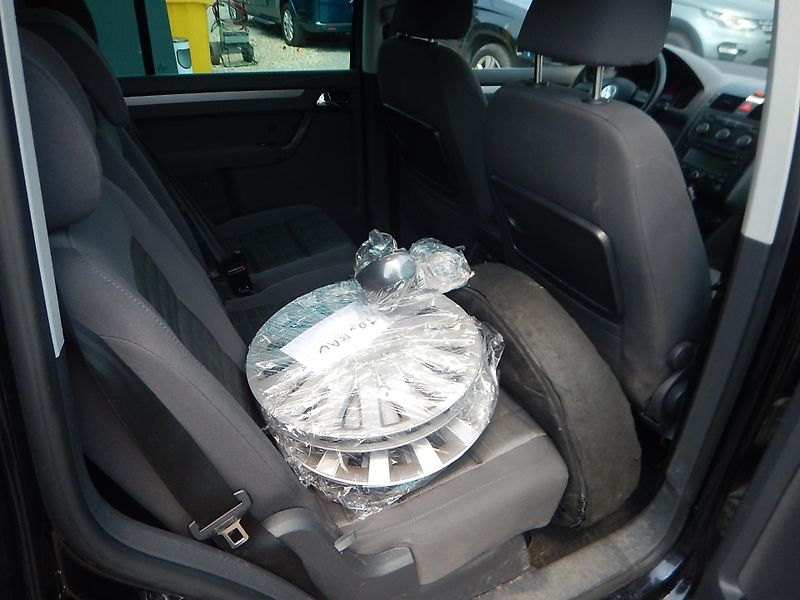 Volkswagen Touran 1.9 TDI, 7 MÍST, TAŽNÉ - fotka 13 z 33