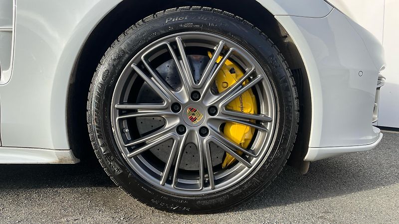 Porsche Panamera Turbo S E-Hybrid - fotka 10 z 30