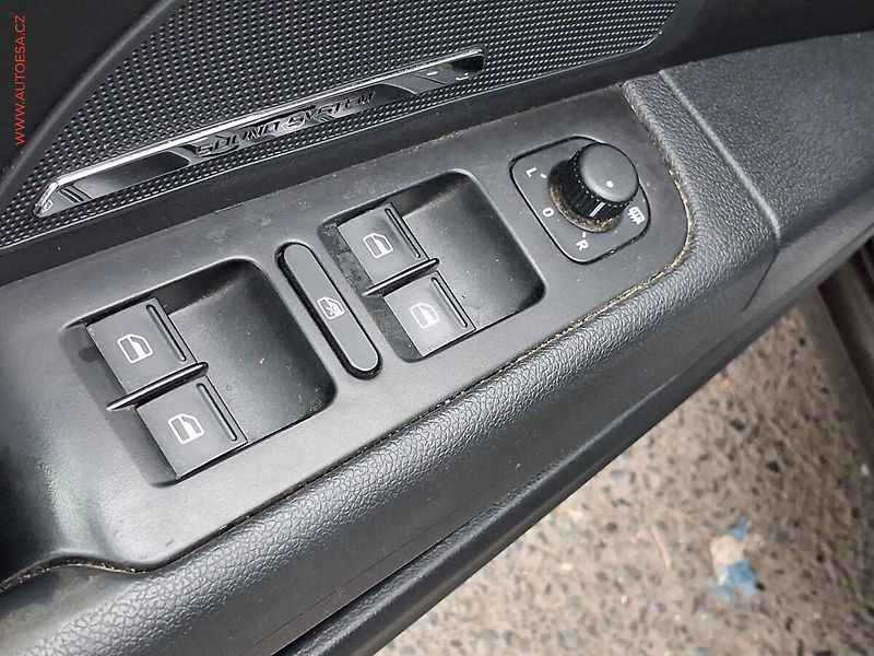 Škoda Superb (2015) 2.0 TDi, Elegance, +kola - fotka 13 z 20