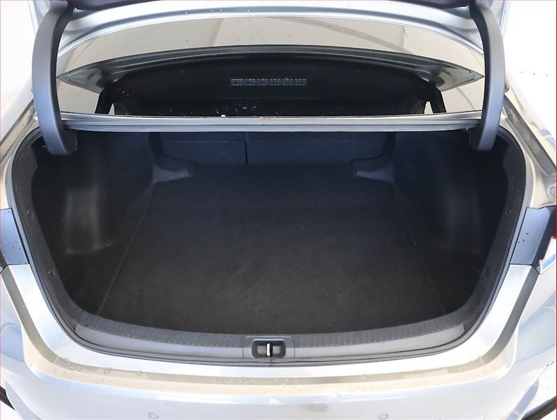 Toyota Corolla (2020) Style 1.8 Hybrid, Automat - fotka 14 z 21