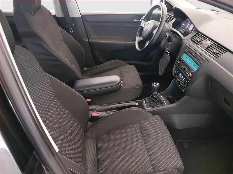 Škoda Rapid (2013) Elegance 1.2 TSI, Tempomat - fotka 9 z 16