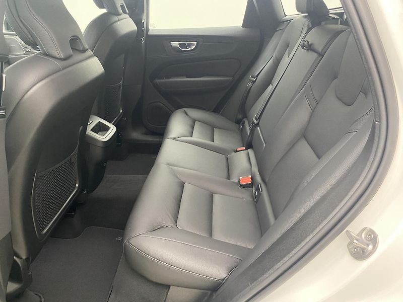 Volvo XC60 B4 AWD DARK PLUS AUT - fotka 5 z 55