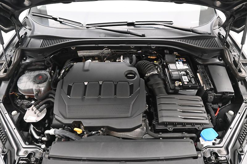 Škoda Superb 2,0 TDI 110 kW DSG Style Záruk - fotka 9 z 32