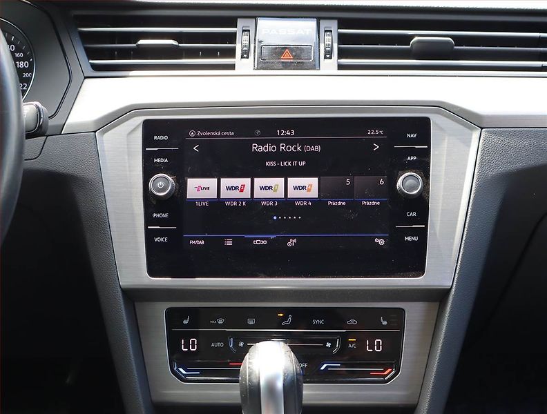 Volkswagen Passat (2021) Elegance 2.0 TDI, Automat - fotka 12 z 19