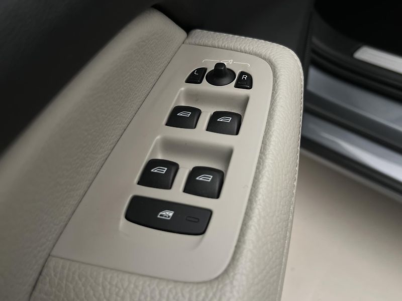 Volvo V60 D4 MOMENTUM AUT - fotka 45 z 46