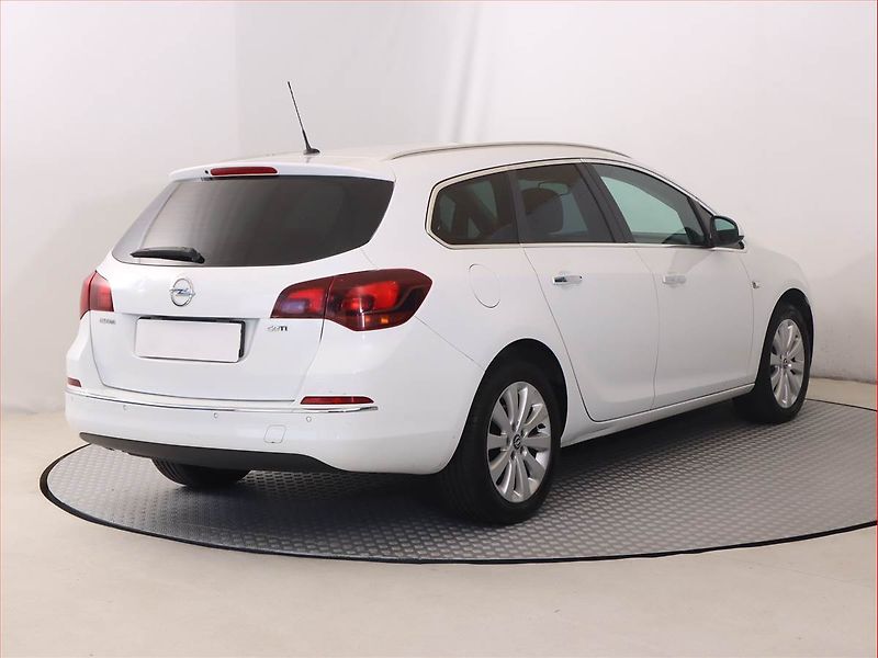 Opel Astra (2013) 1.7 CDTI, Serv.kniha, Tempomat - fotka 5 z 16