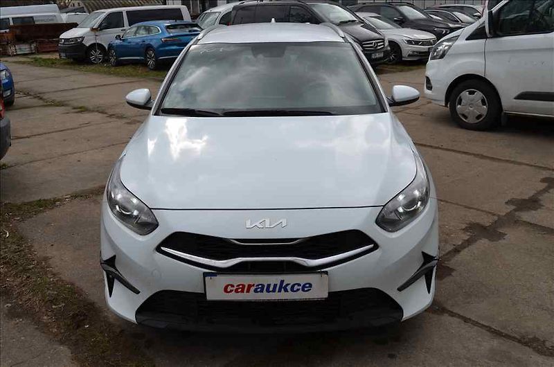 Kia Ceed (2022) SW 1,5 T-GDI - fotka 2 z 17