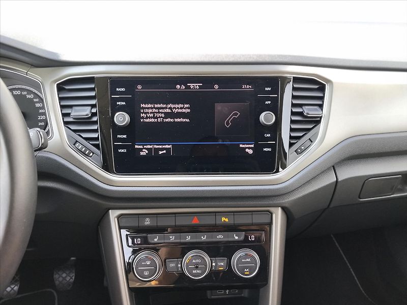 Volkswagen T-Roc 1,5   1,5TSI 110Kw - fotka 10 z 31