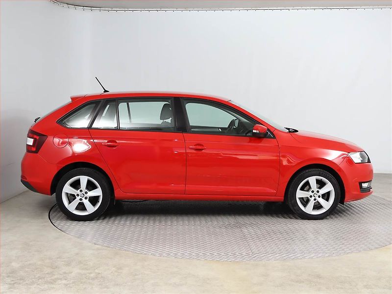 Škoda Rapid (2018) 1.0 TSI, Park. senzory - fotka 6 z 12