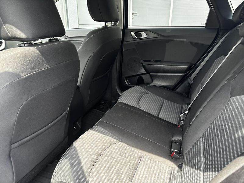 Kia Ceed (2023)  Exclusive 1.5 T-GDI (118 kW) - fotka 14 z 15