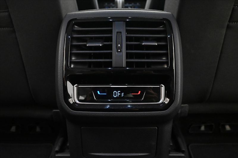 Volkswagen Passat 2,0 TDI 110 kW DSG Business Zá - fotka 22 z 32