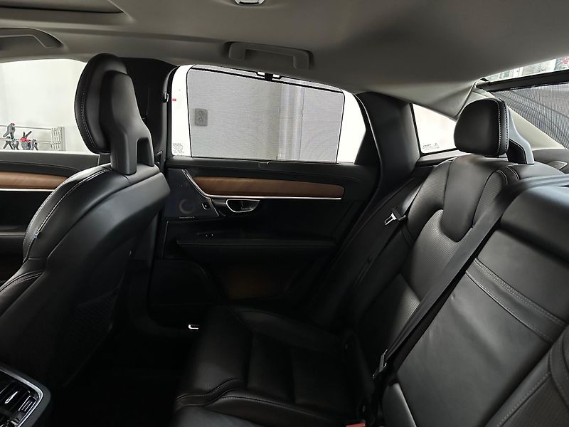 Volvo S90 (2018) D5 INSCRIPTION AWD  - fotka 32 z 34