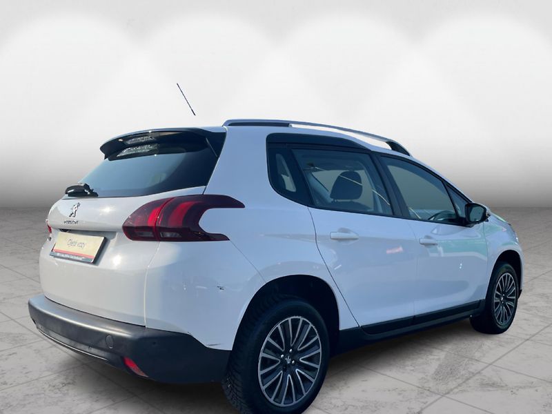 Peugeot 2008 1.2 Active Pure Tech - fotka 2 z 24