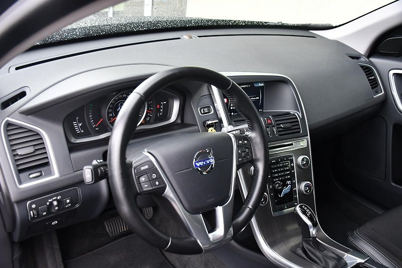 Volvo XC60 D4 A/T ČR 2XALU PO ROZVODECH - fotka 15 z 31