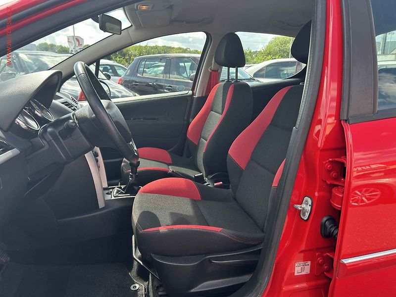 Peugeot 207 (2011) 1.4i - fotka 9 z 15