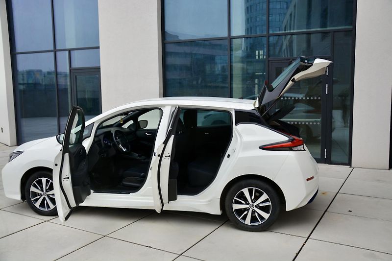 Nissan Leaf (2020) Acenta 110KW 1 MAJITEL KAMERA  - fotka 30 z 40