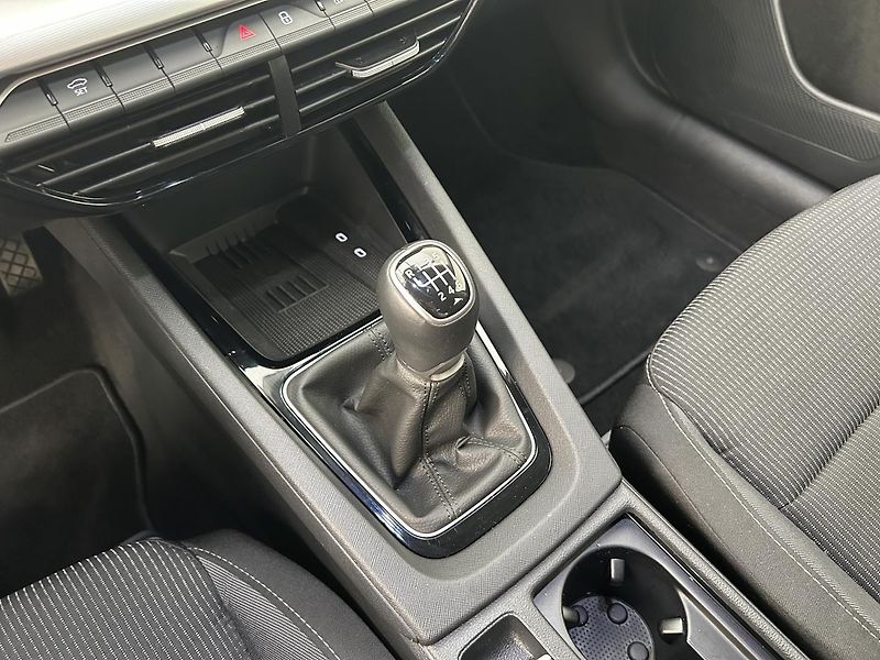 Škoda Octavia 1.5 TSI Selection - fotka 21 z 25