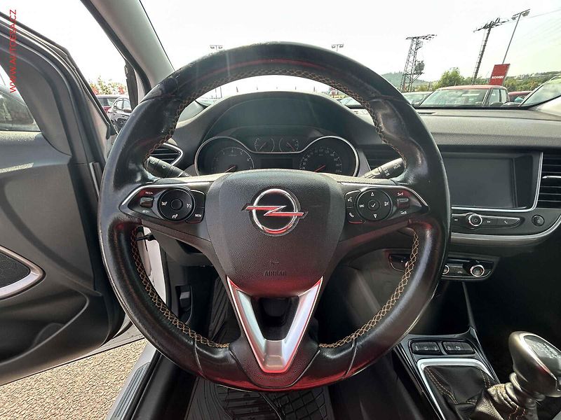 Opel Crossland X (2018) 1.2 PT, ČR, AC, temp. - fotka 12 z 18