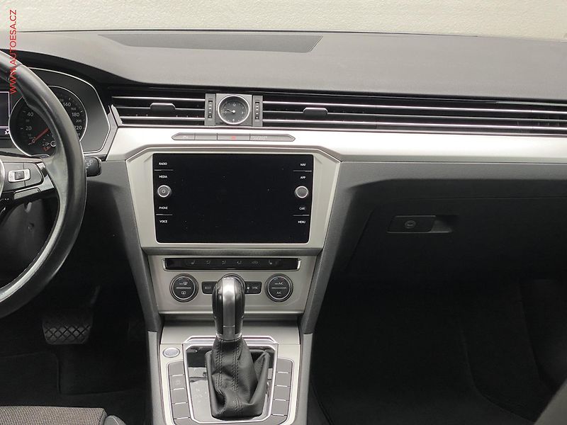 Volkswagen Passat (2018) 2.0 TDi, Comfortline, DSG - fotka 9 z 18