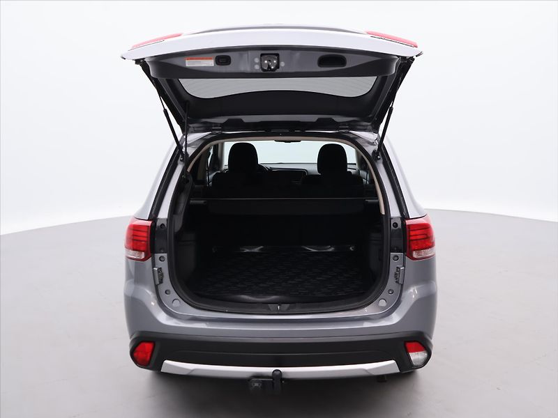 Mitsubishi Outlander 2,0 MIVEC 110kW Intense 4WD - fotka 8 z 34