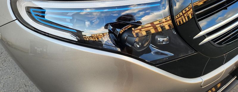 Mercedes-Benz EQC (2022) 400 4M AMG SOH 94,5% 85kWh - fotka 34 z 50