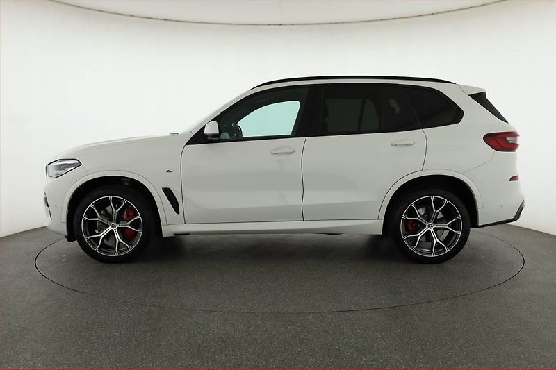 BMW X5 (2023) xDrive30d - fotka 3 z 17