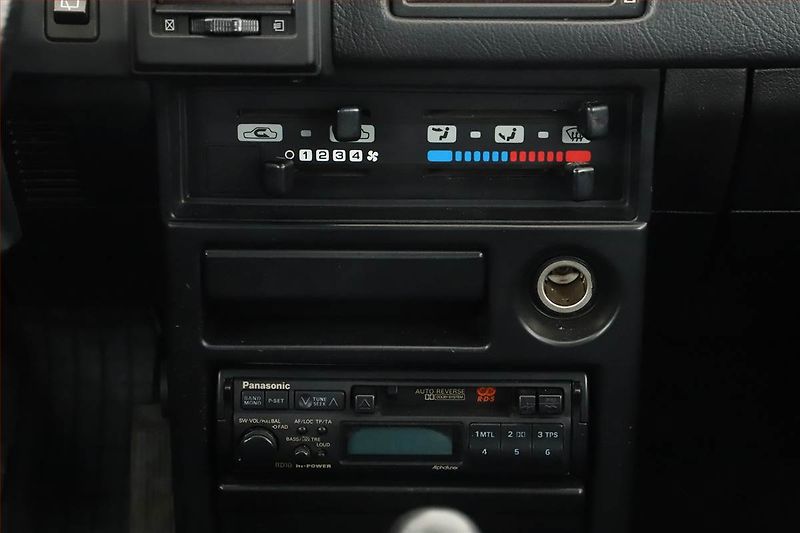 Nissan Sunny (1988) 1.6 GTI 16V, Vyhř. sedaček - fotka 9 z 16