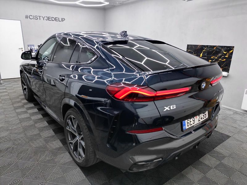 BMW X6 (2021) BMW X6, xDrive40i MAX VÝBAVA!! - fotka 6 z 13