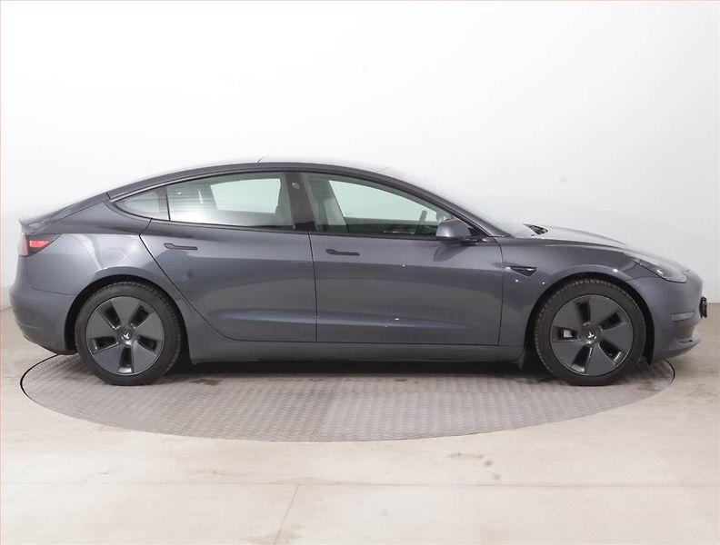 Tesla Model 3 (2021) Long Range 4WD 82kWh, SoH 80% - fotka 6 z 22
