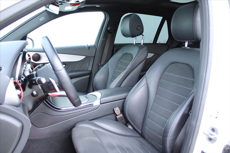Mercedes-Benz GLC 300 4MATIC 190kW AMG ČR - fotka 9 z 29