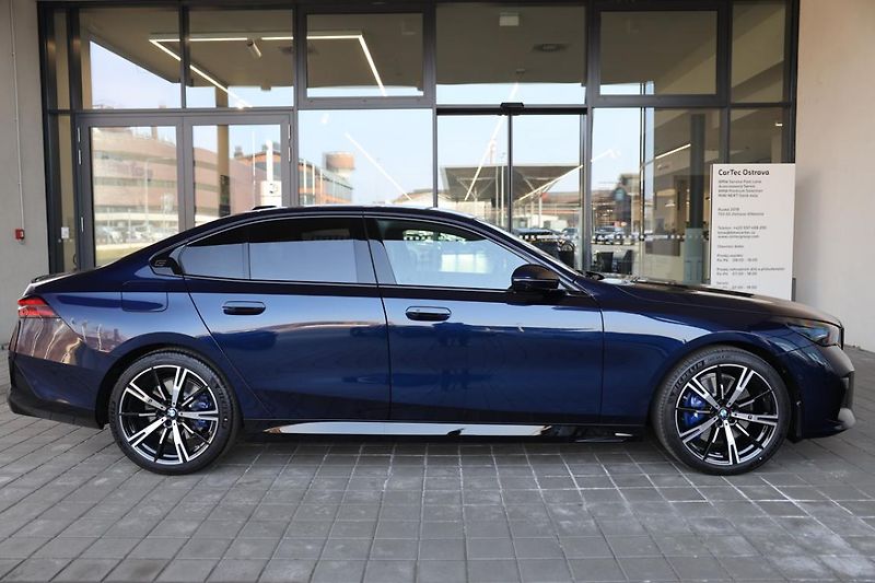 BMW Řada 5 540d xDrive Sedan - fotka 4 z 18