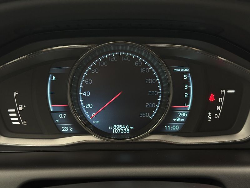 Volvo XC60 D4 AWD SUMMUM AUT CZ 1.maj - fotka 16 z 40