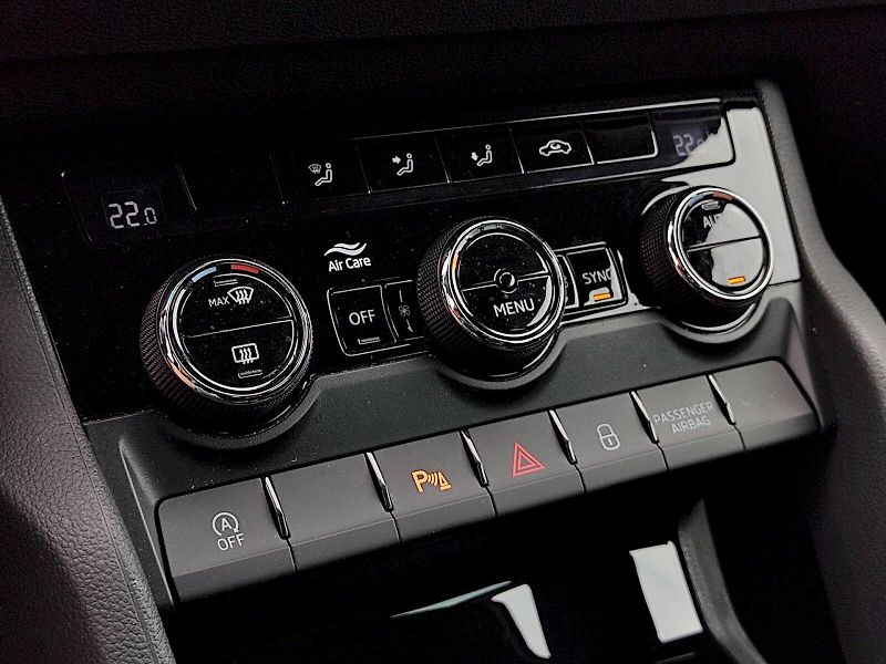 Škoda Karoq (2023) Ambition - Business 2,0 Tdi 85 - fotka 21 z 38
