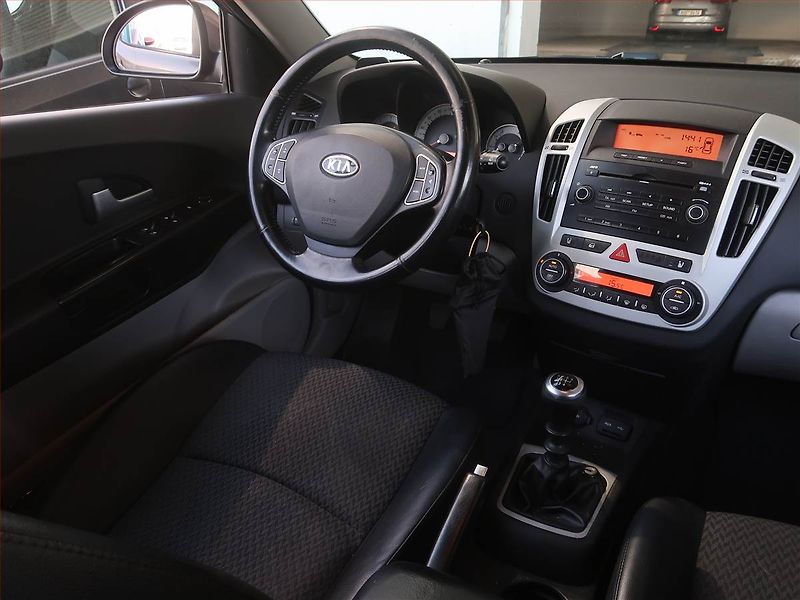 Kia Ceed (2007) 1.6 CRDi, po STK - fotka 7 z 16