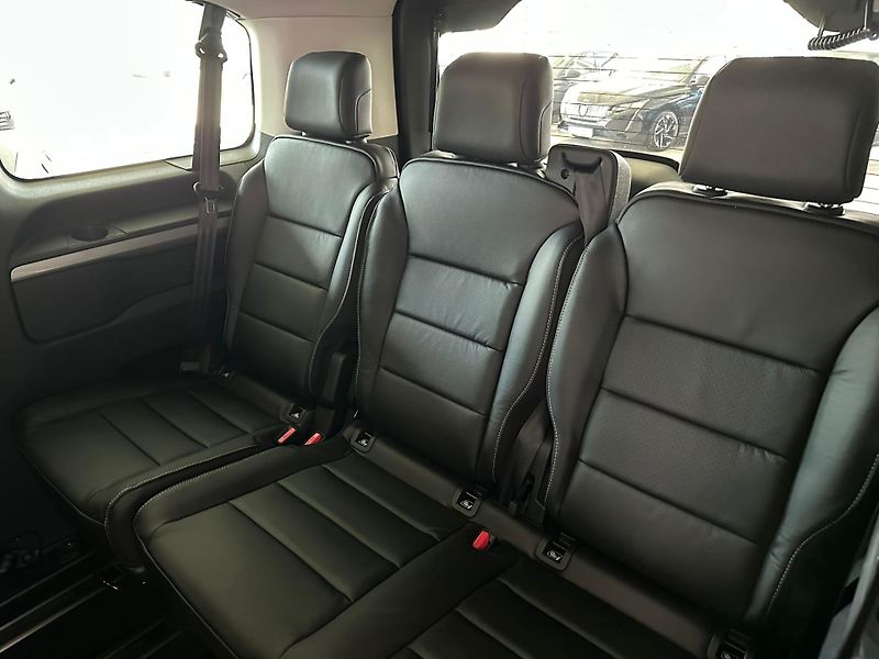 Peugeot Traveller (2026) Allure L2 2.2 BlueHDi 180 EAT8 - fotka 12 z 22
