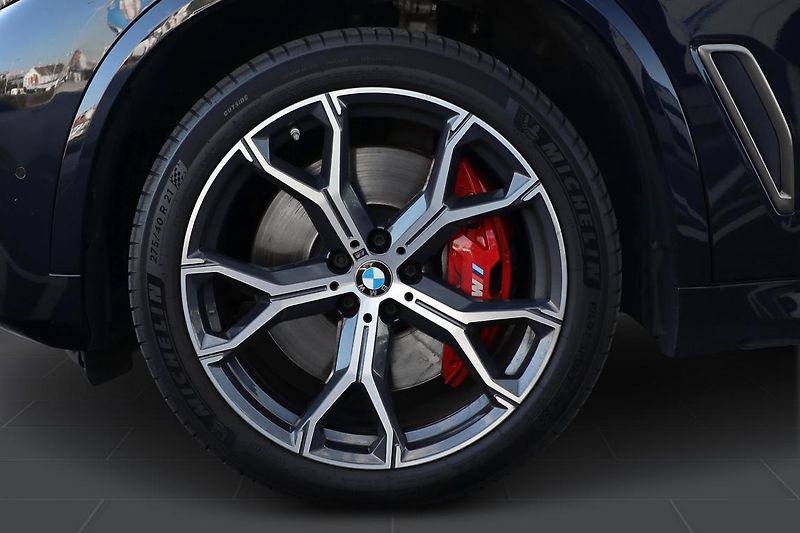 BMW X5 M50i - fotka 7 z 16