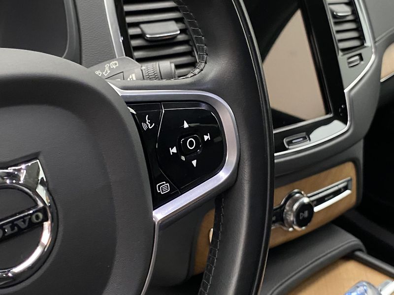 Volvo XC90 B5 AWD INSCRIPTION REZERVACE - fotka 21 z 49